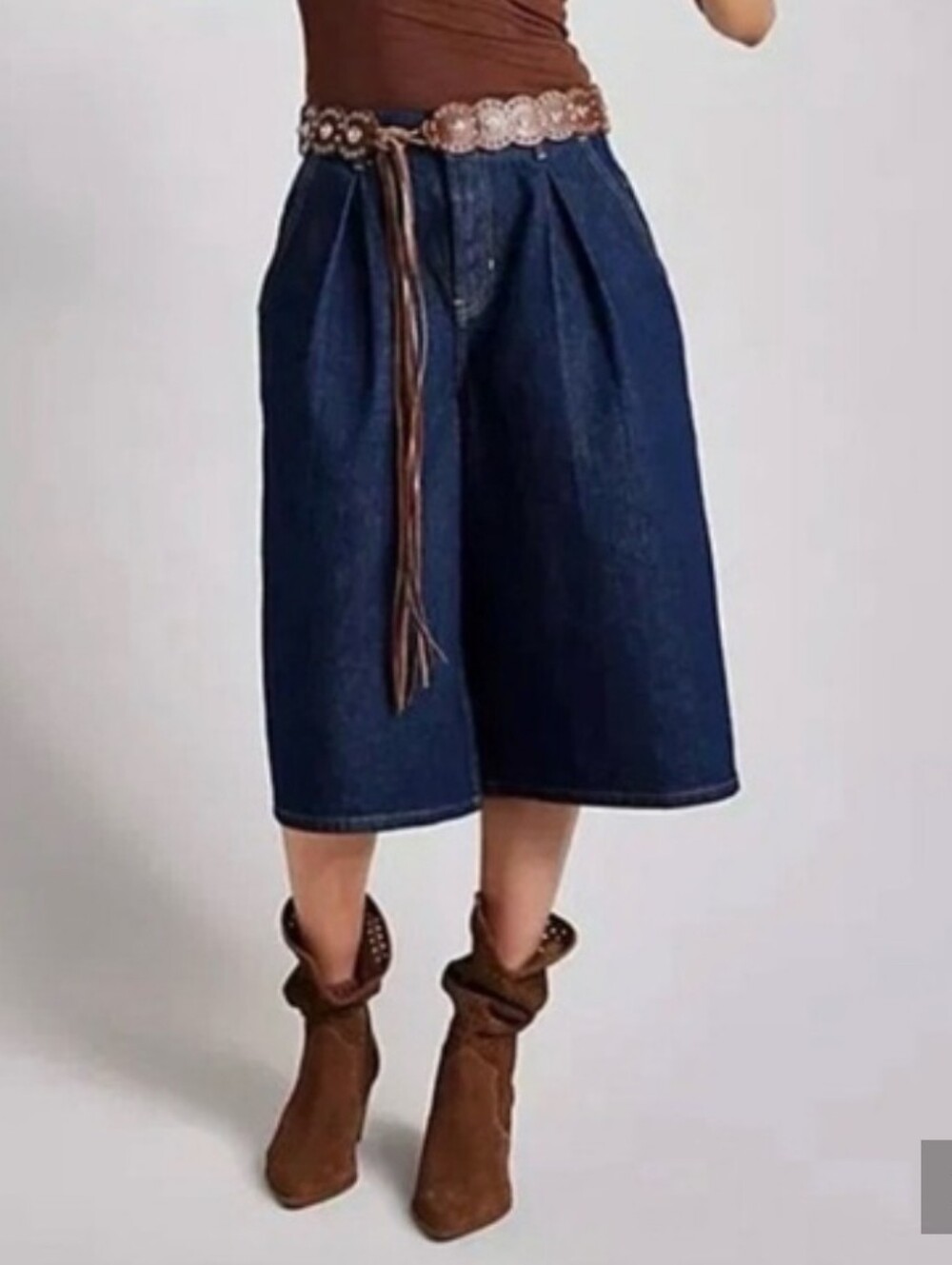 🌻NWOT) "CURVY ANTONIA CROP CULOTTE/JEAN SHORTS" BY "WE THR FREE"